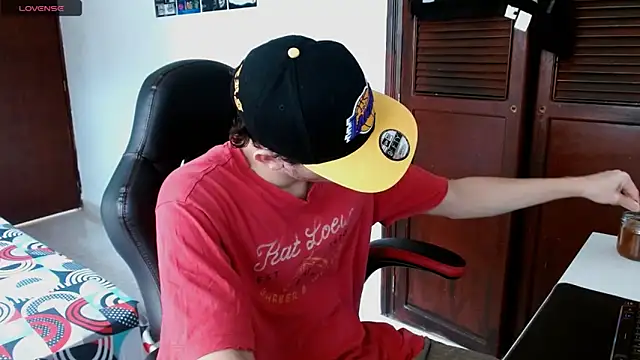deividcloud36 online show from 05/08/26, 02:43