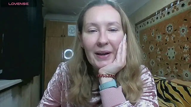 AnnaXLovers online show from 10/21/25, 10:14