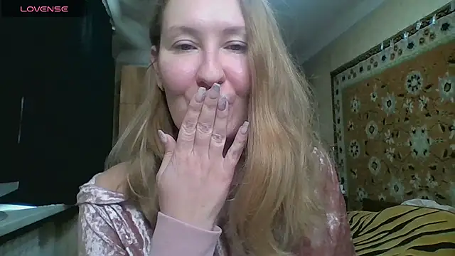 AnnaXLovers online show from 10/15/25, 09:50