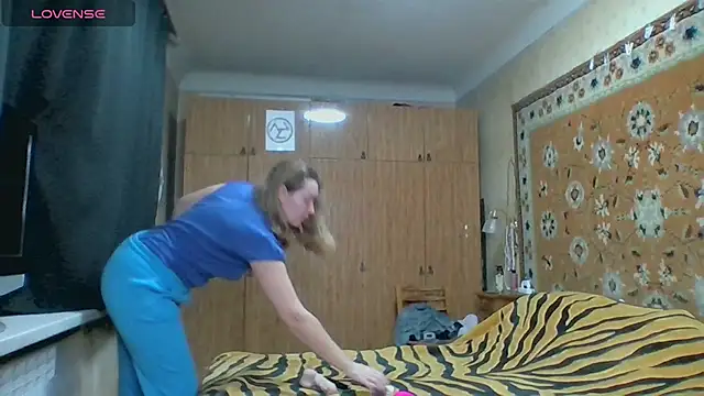 AnnaXLovers online show from 10/28/25, 03:22