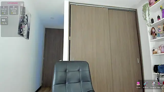 Snapshot of khloelatin chatting on 03/02/25, 10:23 khloelatin online show from 03/02/25, 10:23