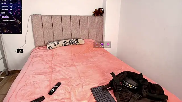 Snapshot of Venus_wilde chatting on 11/19/25, 11:05 Venus wilde online show from 11/19/25, 11:05