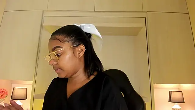 tamaraa smiith online show from 11/19/25, 07:36