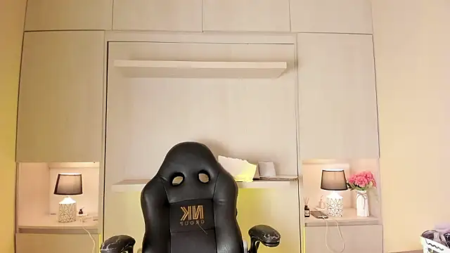 Snapshot of tamaraa_smiith chatting on 01/08/26, 07:42 tamaraa smiith online show from 01/08/26, 07:42