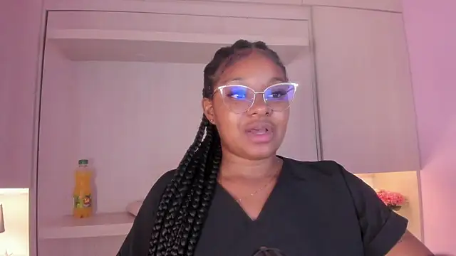 tamaraa smiith online show from 10/20/25, 07:58