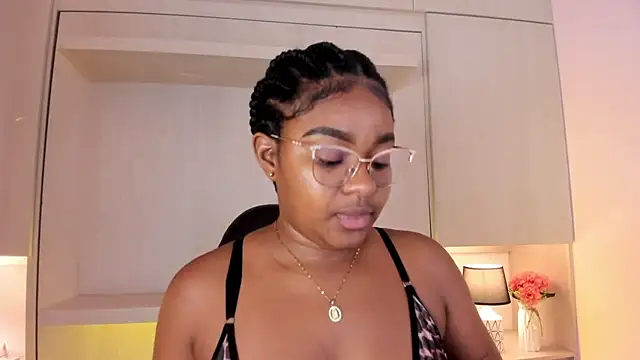 tamaraa smiith online show from 11/03/25, 07:39