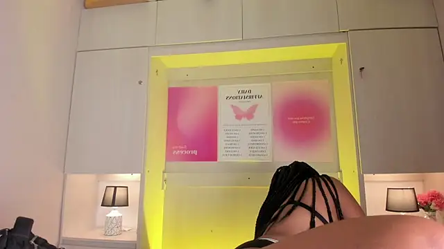 Snapshot of tamaraa_smiith chatting on 03/03/26, 07:43 tamaraa smiith online show from 03/03/26, 07:43