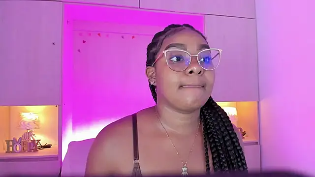 tamaraa smiith online show from 10/11/25, 07:37