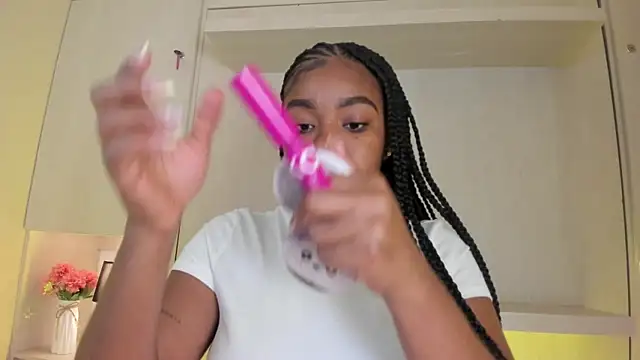 Snapshot of tamaraa_smiith chatting on 02/17/26, 07:44 tamaraa smiith online show from 02/17/26, 07:44