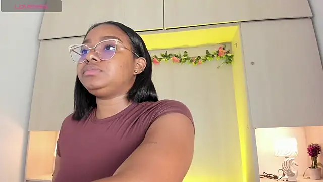 tamaraa smiith online show from 04/15/26, 07:58