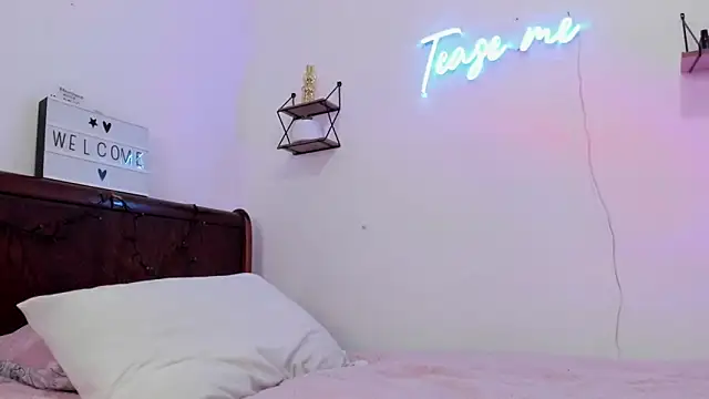 Manuela monroe online show from 11/29/25, 08:20