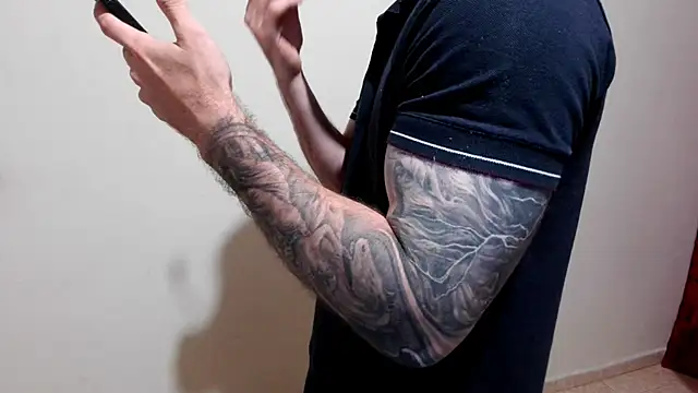 Snapshot of Kenner_fox77 chatting on 12/18/25, 01:11 Kenner fox77 online show from 12/18/25, 01:11