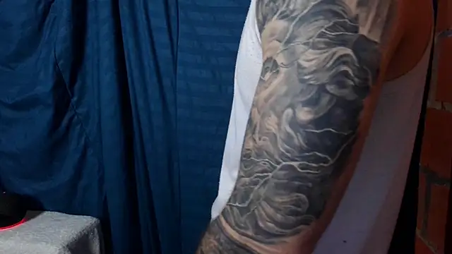 Snapshot of Kenner_fox77 chatting on 12/26/24, 01:40 Kenner fox77 online show from 12/26/24, 01:40