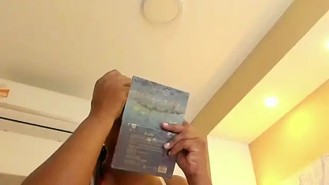 Adelehottman online show from 02/08/25, 12:39