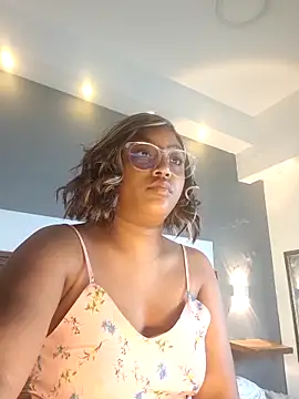 Snapshot of Adelehottman chatting on 11/08/25, 02:20 Adelehottman online show from 11/08/25, 02:20