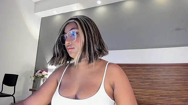 Snapshot of Adelehottman chatting on 11/19/25, 12:16 Adelehottman online show from 11/19/25, 12:16