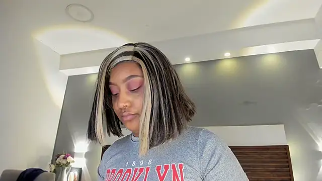 Snapshot of Adelehottman chatting on 12/03/25, 12:15 Adelehottman online show from 12/03/25, 12:15