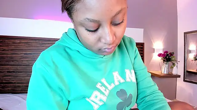 Snapshot of Adelehottman chatting on 02/18/26, 12:56 Adelehottman online show from 02/18/26, 12:56