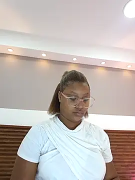 Snapshot of Adelehottman chatting on 02/03/26, 12:43 Adelehottman online show from 02/03/26, 12:43