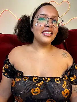 Snapshot of 99_Lilith chatting on 10/30/25, 01:04 99 Lilith online show from 10/30/25, 01:04