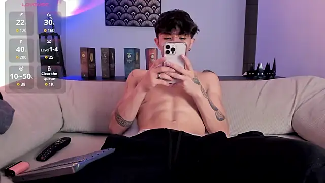 Snapshot of im__thomass chatting on 11/28/25, 12:11 im thomass online show from 11/28/25, 12:11