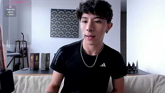 Snapshot of im__thomass chatting on 11/28/25, 08:31 im thomass online show from 11/28/25, 08:31