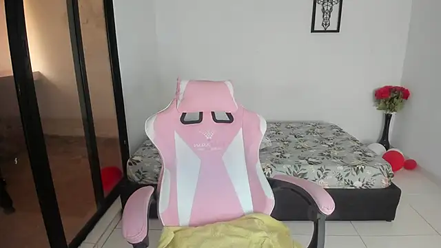 julinee smithh online show from 10/29/25, 12:48