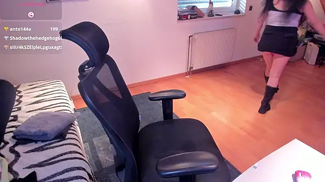 chica Hetfield online show from 11/05/25, 02:09