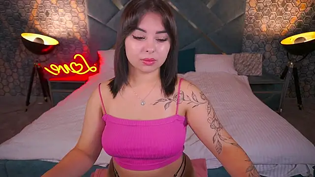 SusieWood online show from 11/22/25, 08:51