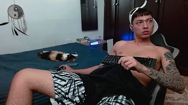 aaron blug online show from 12/14/25, 04:34