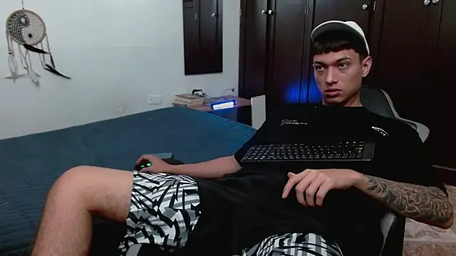 aaron blug online show from 12/20/25, 04:10