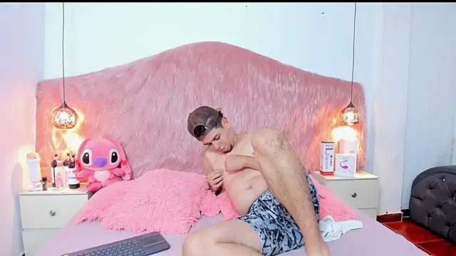 Derek and Skarlet online show from 11/02/25, 01:49