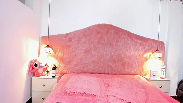 Derek and Skarlet online show from 02/09/26, 03:32