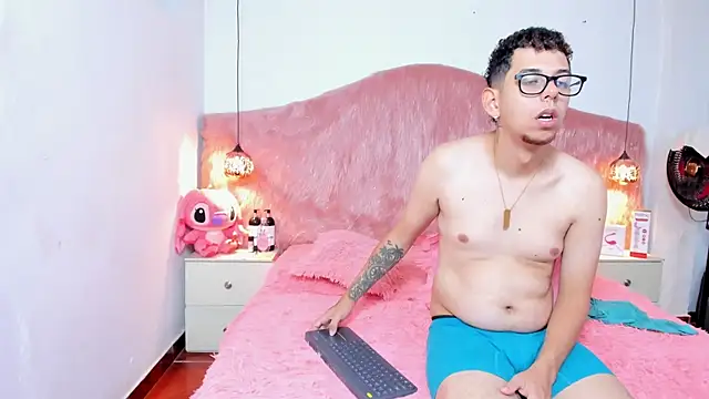 Derek and Skarlet online show from 12/04/25, 02:49