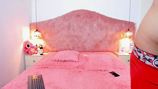 Derek and Skarlet online show from 01/10/26, 04:02