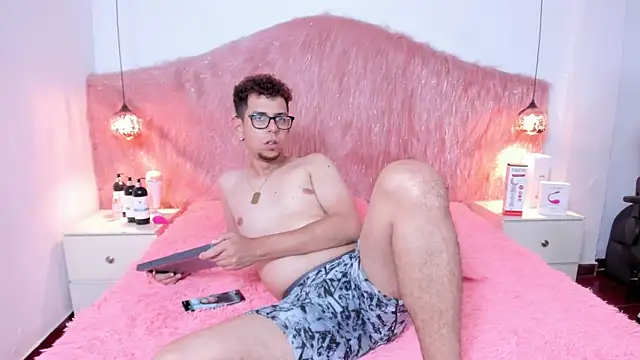 Derek and Skarlet online show from 10/24/25, 07:02