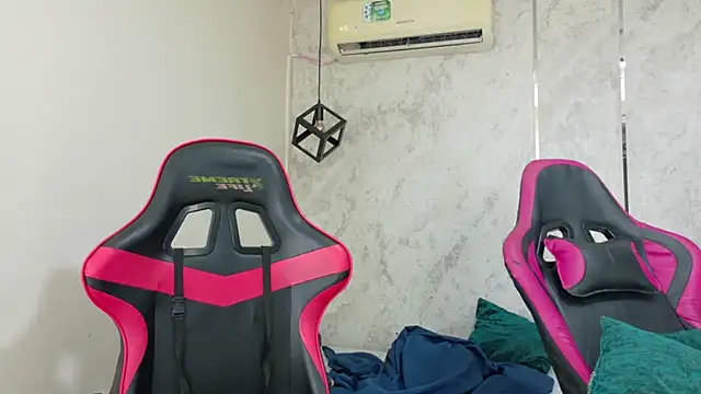 emy 0 online show from 04/15/26, 02:43