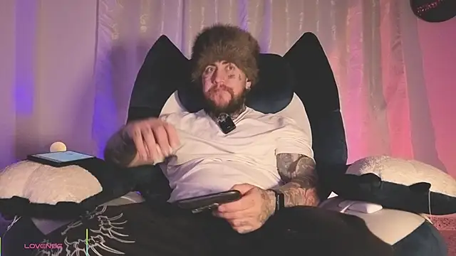 Ash gusbig online show from 04/11/26, 03:36