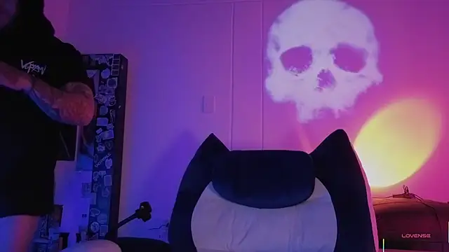 Ash gusbig online show from 11/25/25, 03:18