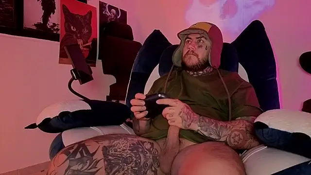 Ash gusbig online show from 10/31/25, 03:36