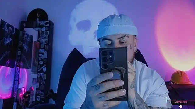 Ash gusbig online show from 12/20/25, 03:42