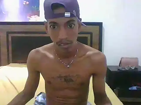 Snapshot of AlbertBigCock chatting on 04/10/26, 01:18 AlbertBigCock online show from 04/10/26, 01:18