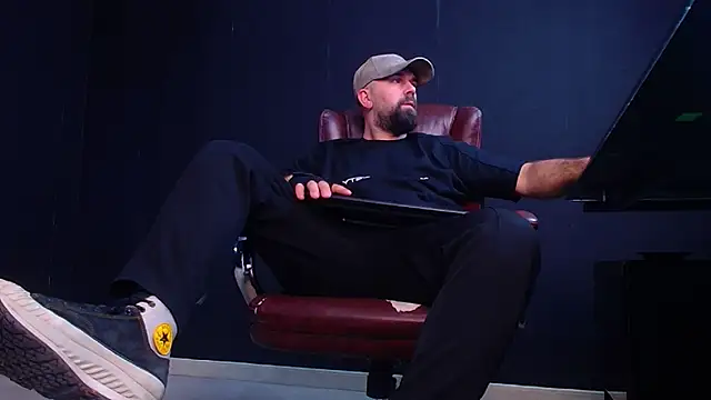 Snapshot of JackEthann chatting on 10/14/25, 04:57 JackEthann online show from 10/14/25, 04:57