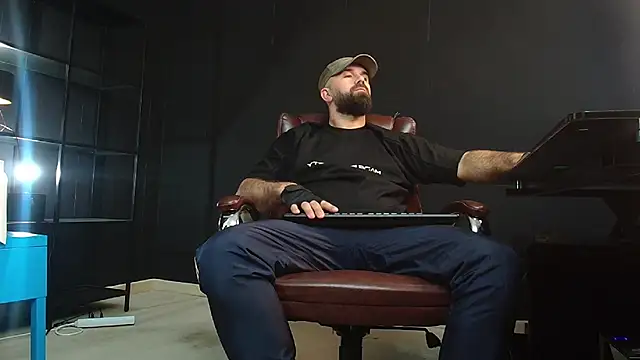 Snapshot of JackEthann chatting on 12/16/24, 06:43 JackEthann online show from 12/16/24, 06:43