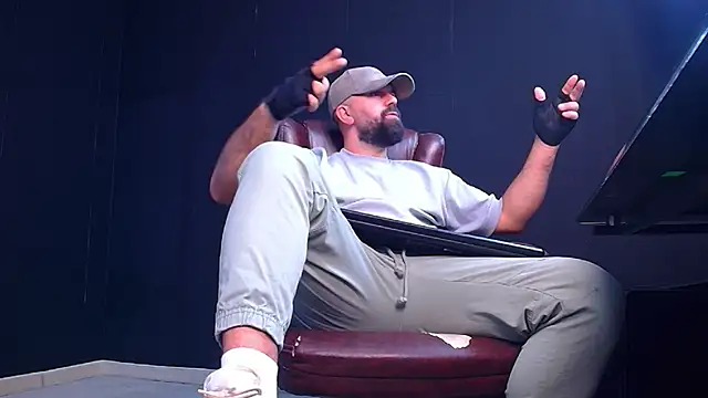 Snapshot of JackEthann chatting on 09/17/25, 04:47 JackEthann online show from 09/17/25, 04:47