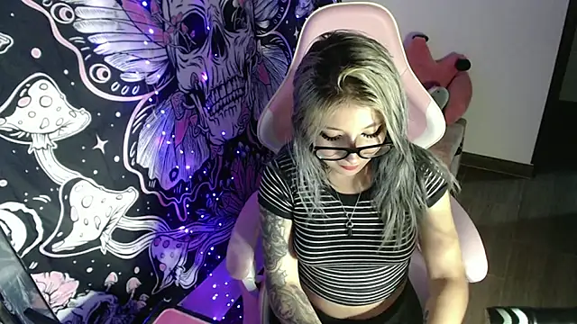 Snapshot of GamerCarrie chatting on 02/25/25, 08:36 GamerCarrie online show from 02/25/25, 08:36