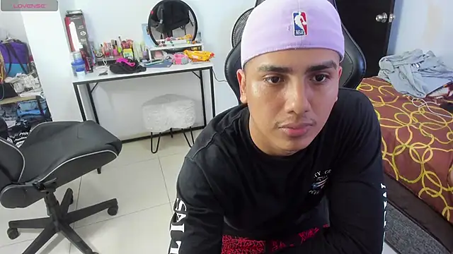 Max kony online show from 03/22/25, 04:24