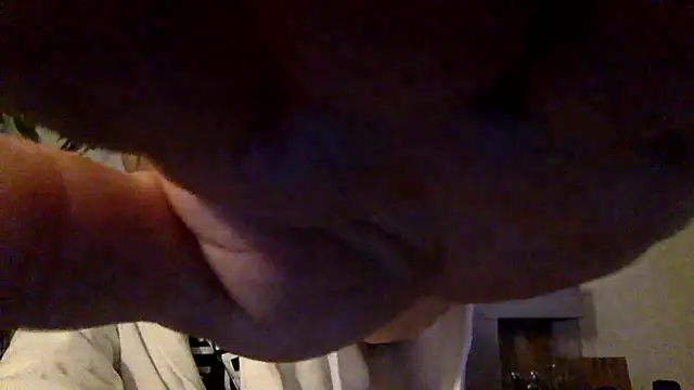 Snapshot of Bobby5169 chatting on 04/17/26, 10:34 Bobby5169 online show from 04/17/26, 10:34