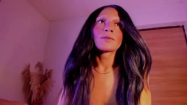 carolinemiller7 online show from 12/15/25, 10:26