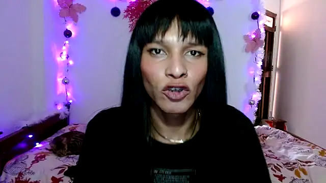 Snapshot of carolinemiller7 chatting on 12/29/24, 09:52 carolinemiller7 online show from 12/29/24, 09:52